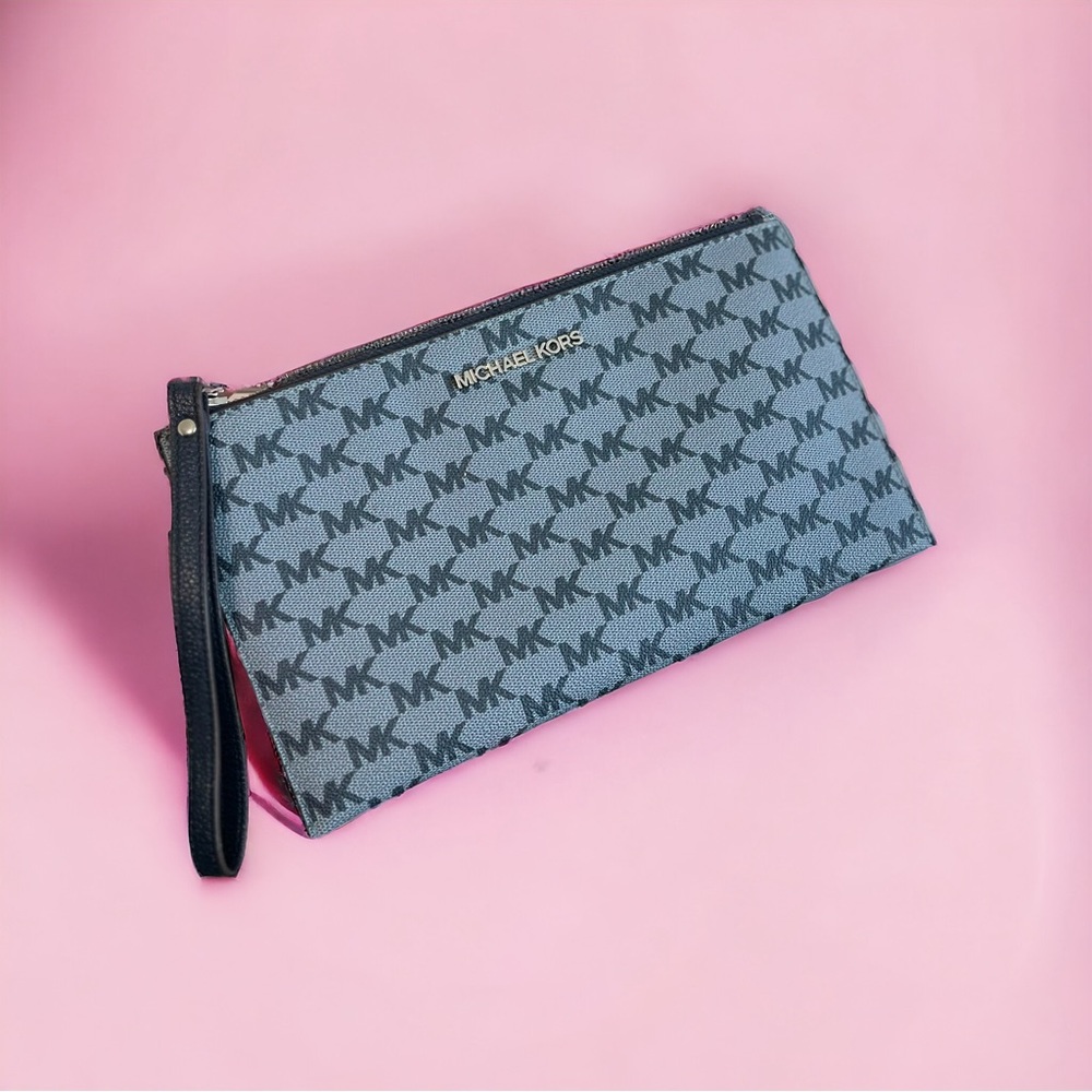 Michael Kors Jet Set Wristlet